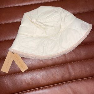 NWT STEVE MADDEN QUILTED SMILEY BUCKET HAT IN IVORY